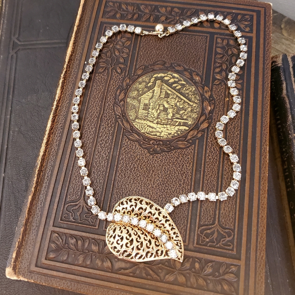 Vintage Gold Tone Leaf Gemstone Fashion Necklace 🍂😍 - Picture 6 of 11
